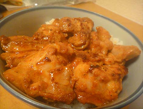 韓国で大ブームの辛口タレ漬け鶏焼肉プルダッ400g[火の鶏]（キムチでやせる）