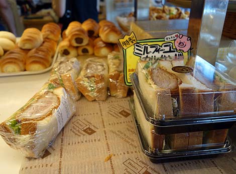 どんぐり[DONGURI] 本店（北海道札幌）ちくわパンが有名な札幌で大人気のパン屋さん