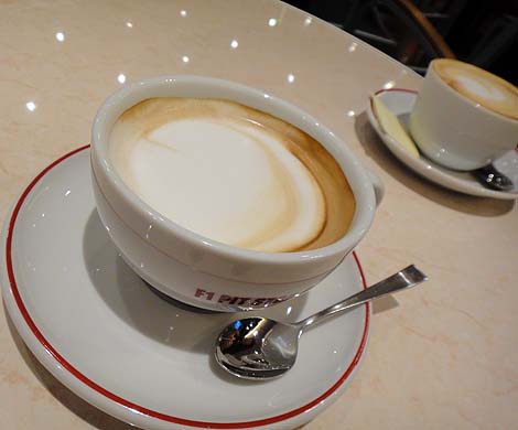 F1 PIT STOP CAFE[F1ピットストップカフェ]（東京六本木）