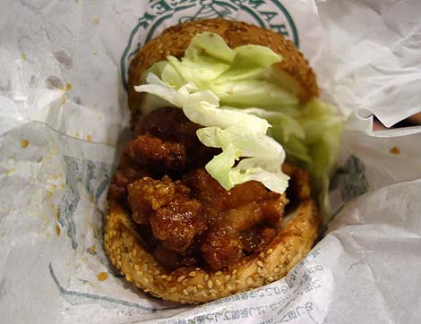 ラッキーピエロ 戸倉店（北海道函館）チャイニーズチキンバーガー＆ラッキーチーズバーガー