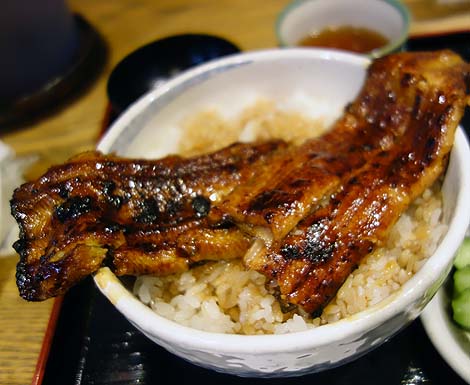 まんまる（東京池袋）ランチ数量限定うなぎ一匹まるまるの鰻丼が1000円！