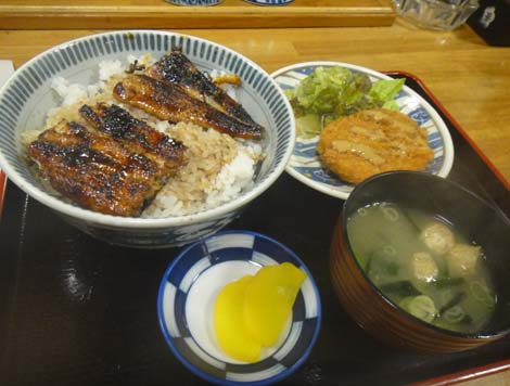 うなぎ まるたか（神戸三宮）鰻丼サービス定食
