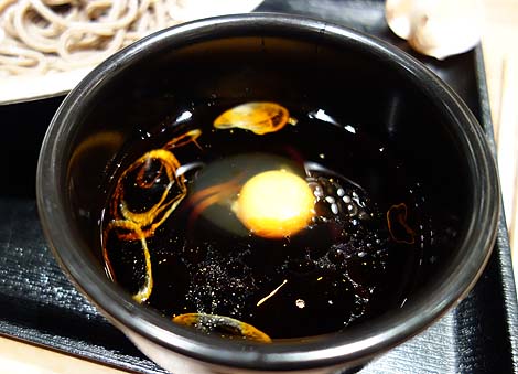 そば 俺のだし GINZA5（東京銀座）東京流行りのラー油の入ったツユのもり蕎麦