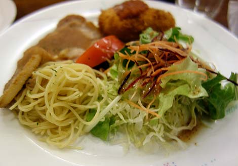 洋食 瑠美（神戸阪神御影）ポークソテーとカニクリームコロッケ定食