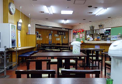 そば信　道の駅「信州新町」（長野市）道の駅の蕎麦コーナーでざるそばと昼酒♪