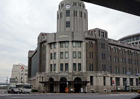 わずか200m弱!?日本一短い国道「国道174号線」(神戸税関前)