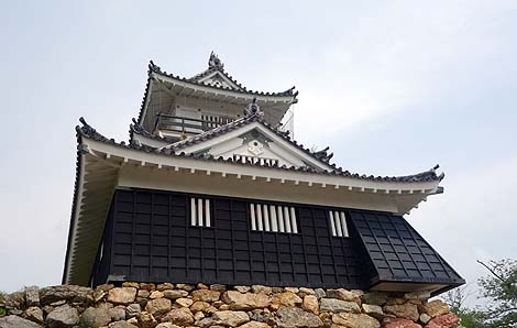 ����ƍN�̋���ł��������o����u�l����v�i�É����l���s�j�����V��