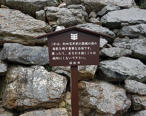 ����ƍN�̋���ł��������o����u�l����v�i�É����l���s�j�����V��