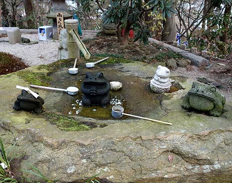 カエルだらけのお寺 如意輪寺(福岡小郡市)B級珍スポット