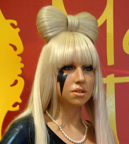 ���A�������l�ƋL�O�B�e �}�_���E�^�b�\�[�����i���������j�O��