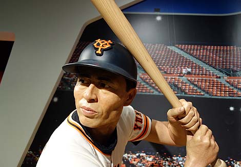 ���A�������l�ƋL�O�B�e �}�_���E�^�b�\�[�����i���������j�O��