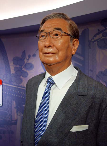 ���A�������l�ƋL�O�B�e �}�_���E�^�b�\�[�����i���������j�O��