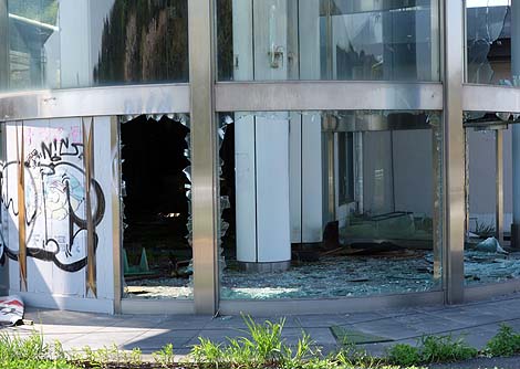 ���㍑���i����25�����j�����ɂł��������т���p�Ёu���㌒�N�����h�v�i�O�d�ɉ�j