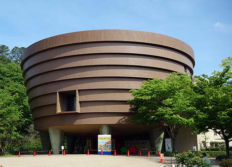 ���ȍH��D���Ȃ��q�����A��čs�����������{�݁�T�C�G���X���[���h[�򕌌���[�Ȋw�Z�p�̌��Z���^�[]�i�򕌐��Q�j