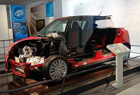 �o�C�N���Q�̗��̕��͕K���I[�Ԃ��ł���]�̖����{�݁u�X�Y�L���j�فv�i�É��l���j