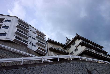 城に住める!御城山ハイツ「高井城」(愛媛今治)怪しいニセ城シリーズ