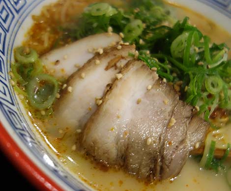 麺屋 鶏豚[とりとん]（神戸阪神御影）焦し辛味噌らーめん＋半焼きめしセット