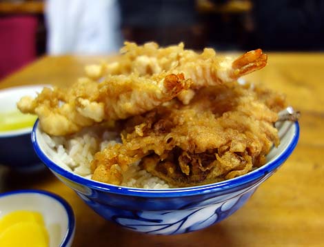 天ぷら 八ツ手屋（東京神田）ぼってり衣の昔ながらの東京天丼専門店
